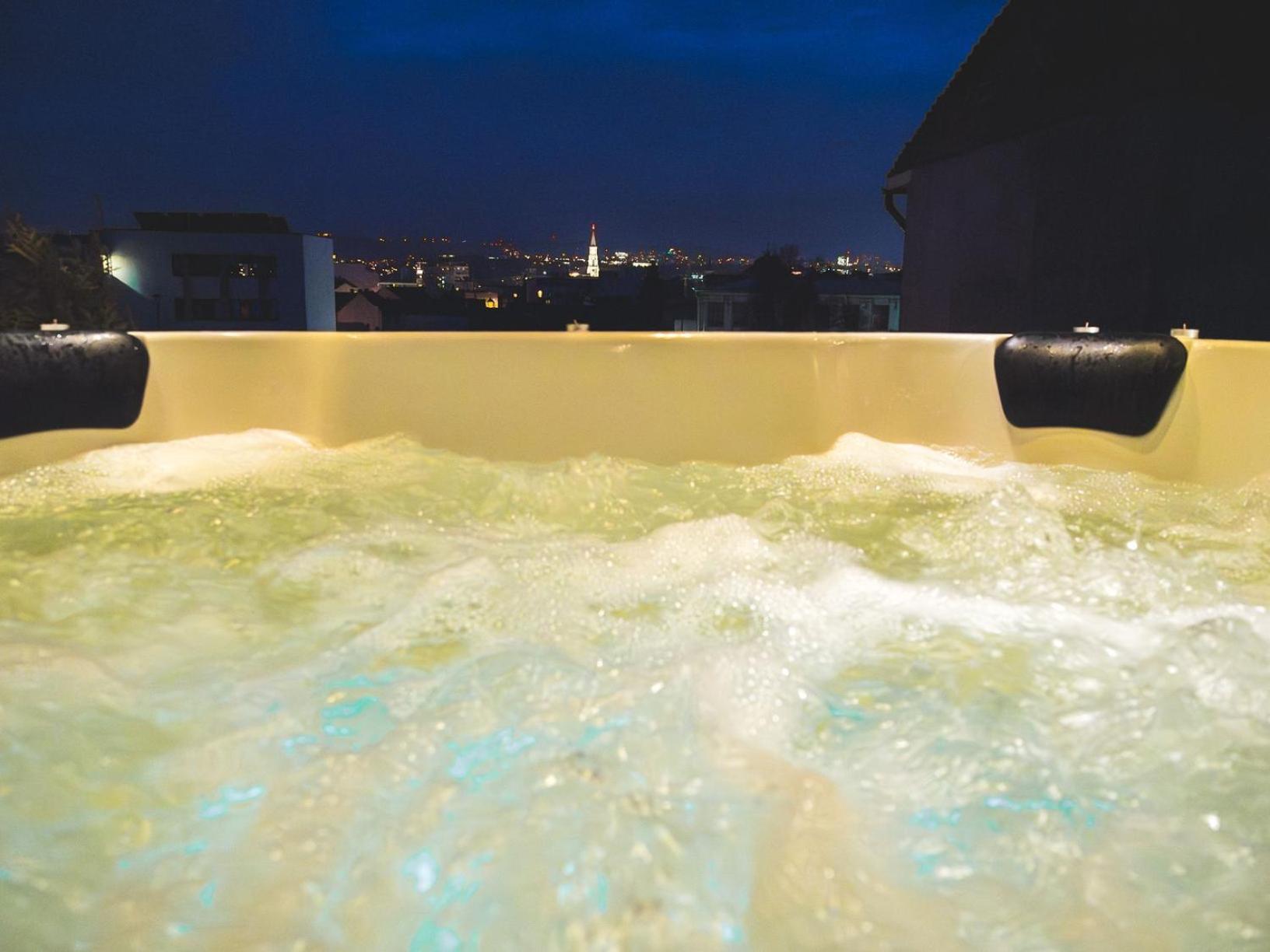 Gavas Jacuzzi Relax Zen Apartment Cluj-Napoca Exterior photo